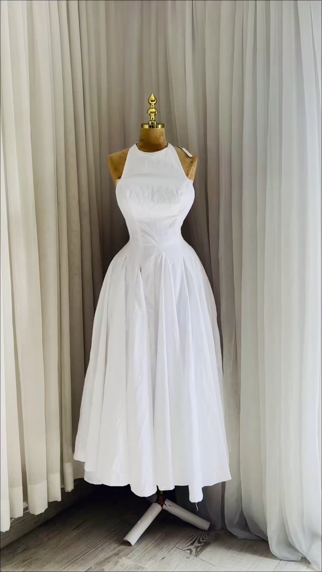 HALTER-NECK BACKLESS DRESS